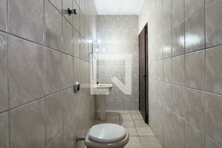 Banheiro da Suíte de casa para alugar com 2 quartos, 104m² em Jardim Melvi, Praia Grande