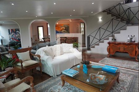Sala de estar de casa de condomínio à venda com 5 quartos, 585m² em Morada dos Pássaros, Barueri