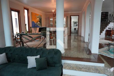 Sala íntima de casa de condomínio à venda com 5 quartos, 585m² em Morada dos Pássaros, Barueri
