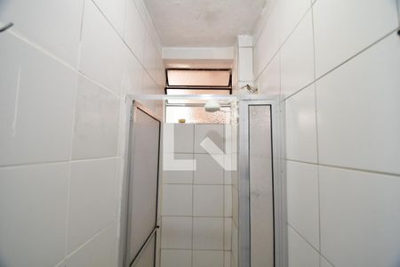 Banheiro de kitnet/studio para alugar com 1 quarto, 47m² em Centro, Campinas