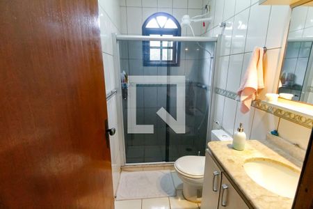 Banheiro de casa à venda com 3 quartos, 200m² em Jardim Piracuama, São Paulo