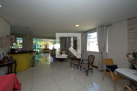 SALA de casa para alugar com 4 quartos, 235m² em Estoril, Belo Horizonte