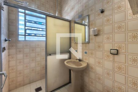 Banheiro de kitnet/studio para alugar com 0 quarto, 33m² em Guilhermina, Praia Grande