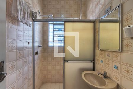 Banheiro de kitnet/studio para alugar com 0 quarto, 33m² em Guilhermina, Praia Grande