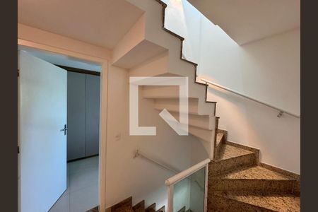 Escada de casa à venda com 3 quartos, 151m² em Recreio dos Bandeirantes, Rio de Janeiro