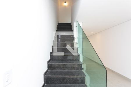 Escada  de casa à venda com 3 quartos, 135m² em Cidade Líder, São Paulo