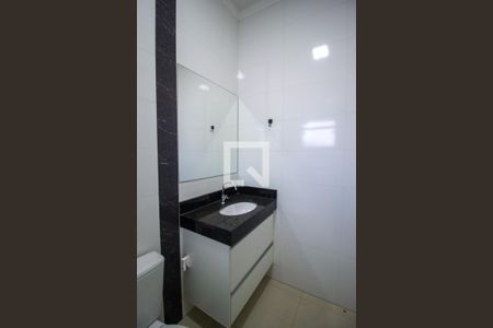 Banheiro da Suíte de casa de condomínio para alugar com 3 quartos, 115m² em Loteamento Dinora Rosa, Sorocaba