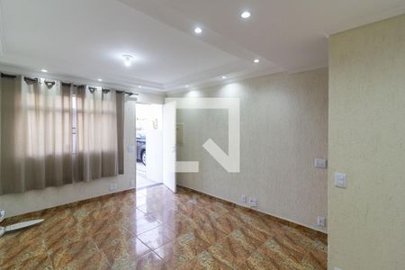 Sala de casa de condomínio para alugar com 2 quartos, 70m² em Jardim Ubirajara, São Paulo