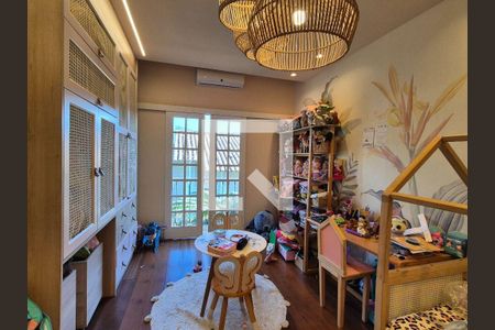 Casa à venda com 3 quartos, 300m² em São Francisco, Niterói