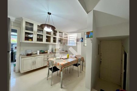 Casa à venda com 3 quartos, 300m² em Pacaembu, São Paulo