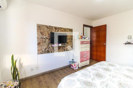 Suíte de casa à venda com 6 quartos, 230m² em Vila Brasil, São Paulo