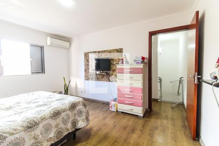 Suíte de casa à venda com 6 quartos, 230m² em Vila Brasil, São Paulo