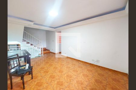 Sala de casa para alugar com 4 quartos, 230m² em Jardim Santa Josefina, São Paulo