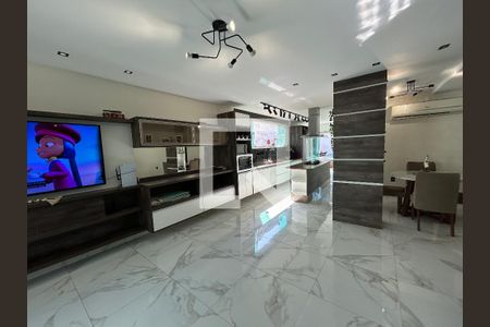 Sala de casa à venda com 4 quartos, 317m² em Del Castilho, Rio de Janeiro