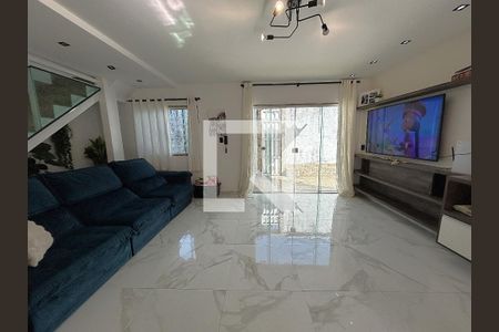 Sala de casa à venda com 4 quartos, 317m² em Del Castilho, Rio de Janeiro
