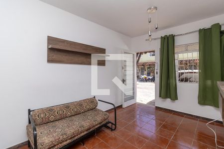 Sala de casa de condomínio à venda com 2 quartos, 87m² em Planalto, Belo Horizonte