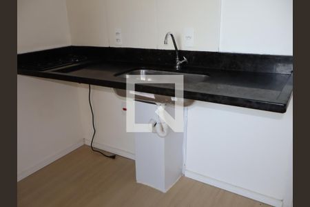 Sala e cozinha de apartamento para alugar com 2 quartos, 25m² em Vila Ema, São Paulo