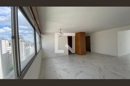 Apartamento para alugar com 3 quartos, 236m² em Santa Cecilia, São Paulo