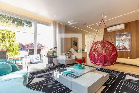 Casa à venda com 8 quartos, 550m² em Jardim Petropolis, São Paulo