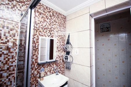 Banheiro de casa à venda com 1 quarto, 108m² em Vila Lutécia, Santo André