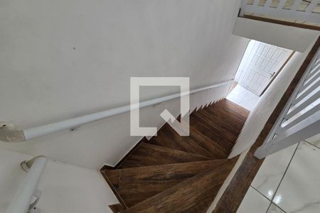 Escada de casa de condomínio para alugar com 2 quartos, 65m² em Maracanã, Praia Grande