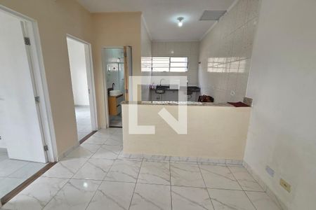 Sala de casa de condomínio para alugar com 2 quartos, 65m² em Maracanã, Praia Grande