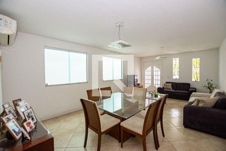 Casa à venda com 4 quartos, 412m² em Charitas, Niterói