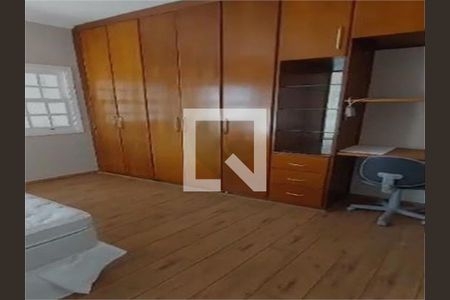 Casa à venda com 4 quartos, 213m² em Vila Santos, São Paulo