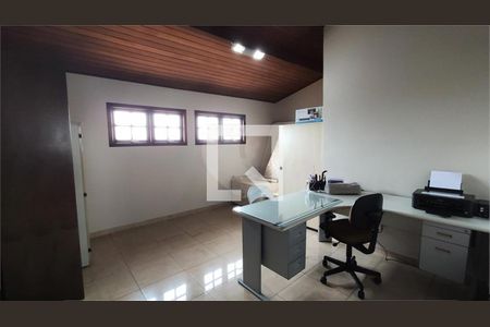 Casa à venda com 4 quartos, 270m² em Jardim Angela (Zona Leste), São Paulo