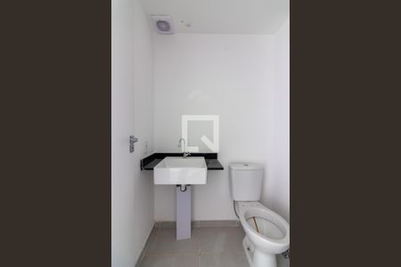 Banheiro de kitnet/studio para alugar com 1 quarto, 24m² em Vila Olímpia, São Paulo