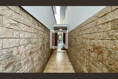 Corredor Externo de casa à venda com 3 quartos, 186m² em Alto de Pinheiros, São Paulo