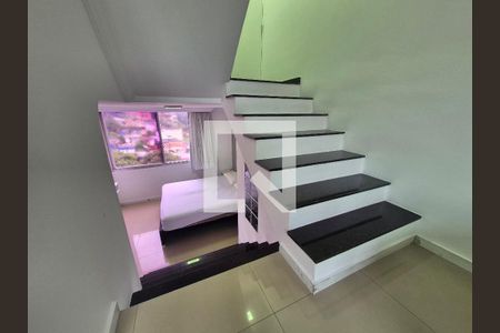 Escadas de kitnet/studio à venda com 1 quarto, 42m² em Vila Tramontano, São Paulo