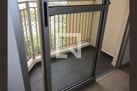 Varanda da sala de apartamento para alugar com 3 quartos, 79m² em Sítio Pinheirinho, São Paulo