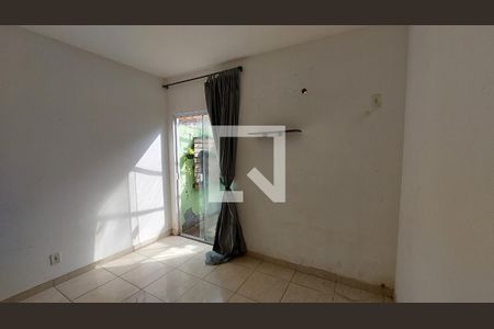 Quarto de casa para alugar com 1 quarto, 67m² em Valverde, Nova Iguaçu