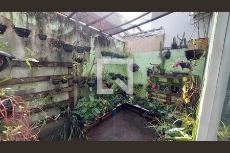 Vranda dos fundos de casa para alugar com 1 quarto, 67m² em Valverde, Nova Iguaçu
