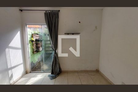 Quarto de casa para alugar com 1 quarto, 67m² em Valverde, Nova Iguaçu