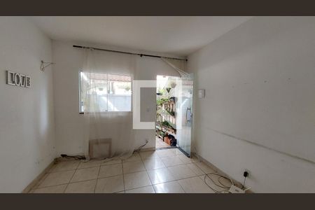 Sala de casa para alugar com 1 quarto, 67m² em Valverde, Nova Iguaçu