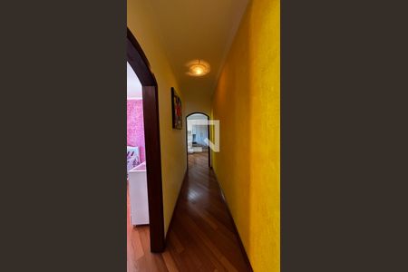 Corredor de casa à venda com 3 quartos, 257m² em Parque Capuava, Santo André