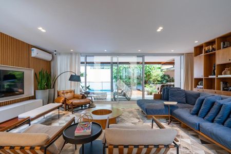 Casa de Condomínio à venda com 3 quartos, 300m² em Jardim Morumbi, São Paulo