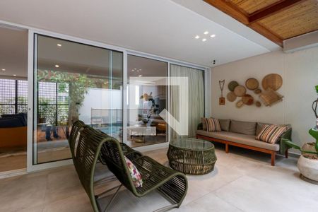 Casa de Condomínio à venda com 3 quartos, 300m² em Jardim Morumbi, São Paulo