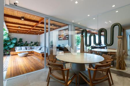 Casa de Condomínio à venda com 3 quartos, 300m² em Jardim Morumbi, São Paulo