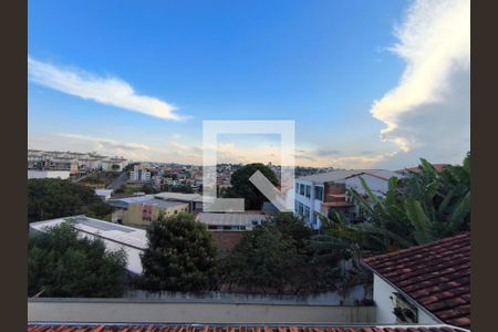 Casa à venda com 4 quartos, 303m² em Floramar, Belo Horizonte
