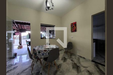 Casa à venda com 4 quartos, 303m² em Floramar, Belo Horizonte