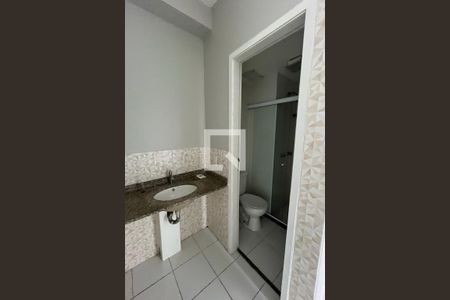 Banheiro de apartamento para alugar com 2 quartos, 50m² em Centro, Duque de Caxias