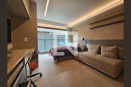 Quarto com cama simples, sofá, mesa e cadeira, com vista para a varanda. de kitnet/studio à venda com 1 quarto, 24m² em Jardim Paulista, São Paulo