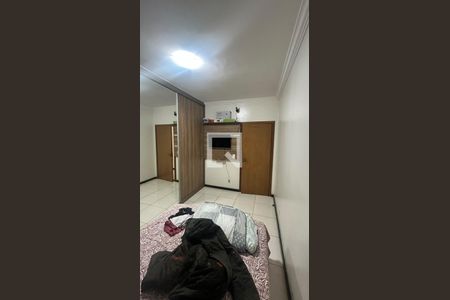 Quarto de casa para alugar com 3 quartos, 90m² em Jardim Vitoria, Belo Horizonte