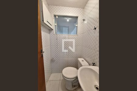 Banheiro de casa para alugar com 2 quartos, 95m² em Jardim Primavera, Duque de Caxias