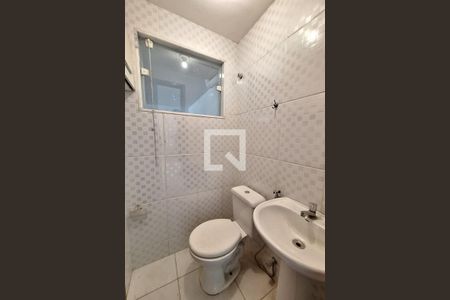Banheiro de casa para alugar com 2 quartos, 95m² em Jardim Primavera, Duque de Caxias