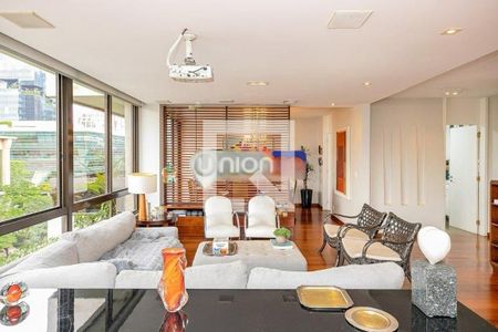 Apartamento à venda com 3 quartos, 225m² em Itaim Bibi, São Paulo
