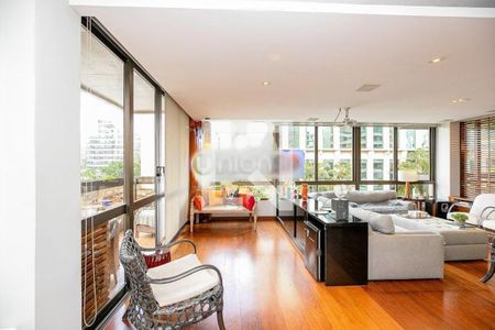 Apartamento à venda com 3 quartos, 225m² em Itaim Bibi, São Paulo